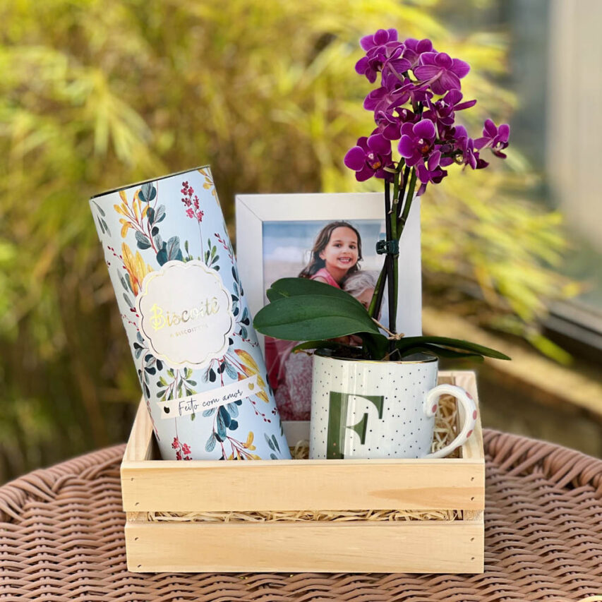 Cesta com Porta Retrato, Caneca, Biscoitos e Flor - Image 2