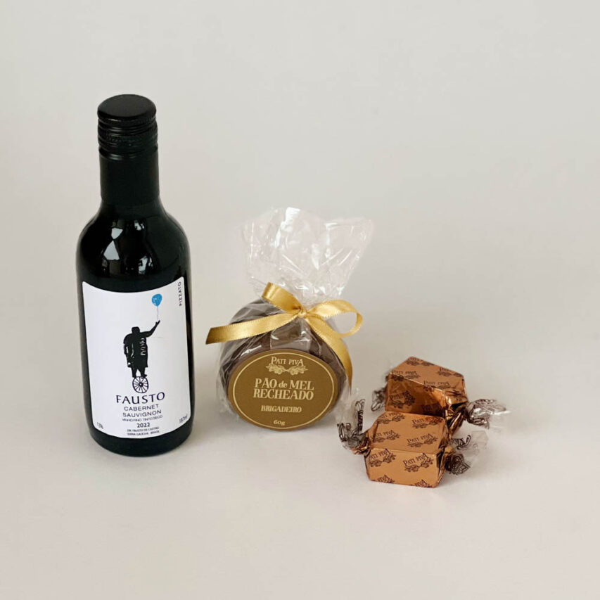 Caixinha com Mini Vinho e Chocolates Pati Piva