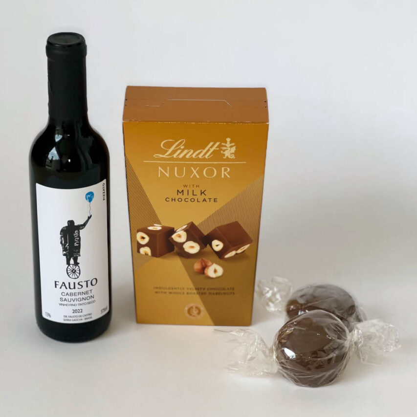 Cesta com Vinho e Chocolates Luxo