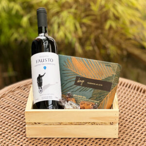 Kit com Vinho e Chocolates Premium