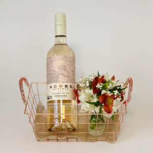 Cesta Com Vinho Rosé e Flor