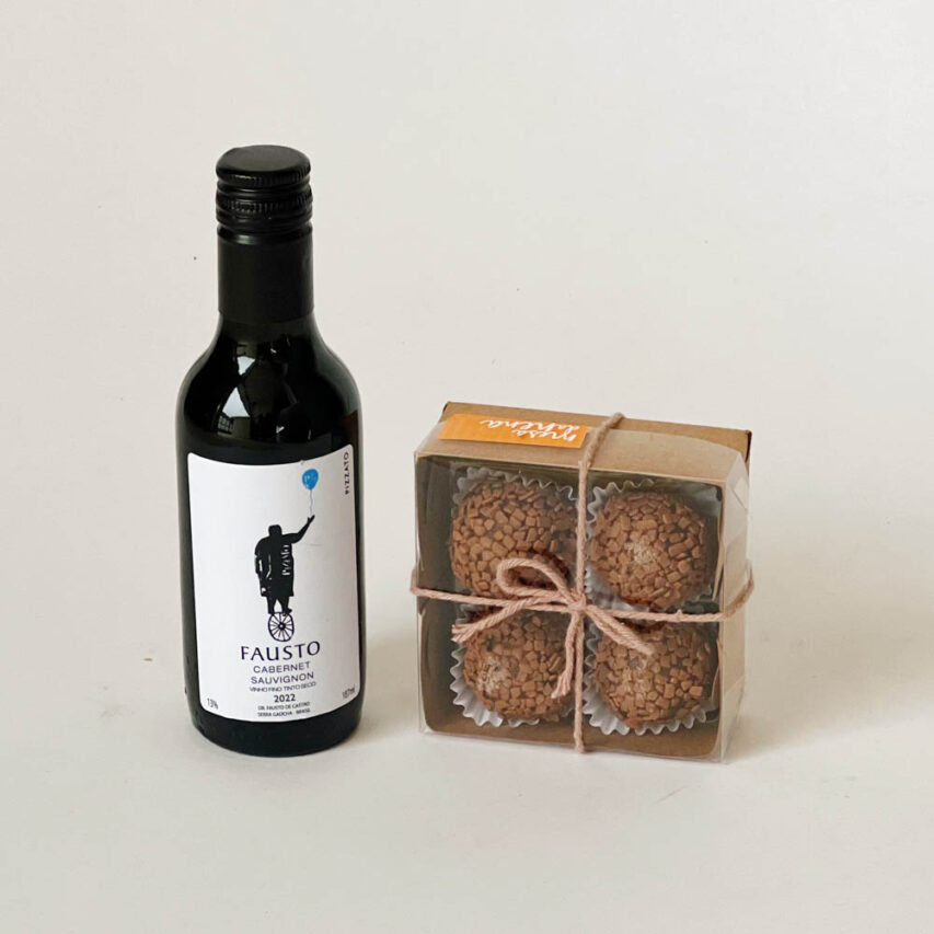 Caixinha com Vinho e Brigadeiros