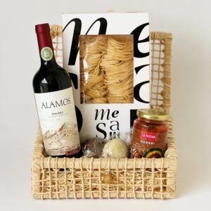 Cesta com Vinho e Massa Artesanal