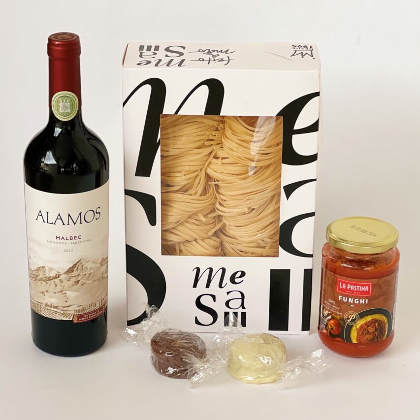 Cesta com Vinho e Massa Artesanal