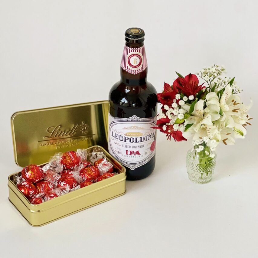 Cesta com Cerveja, Vaso de Flor e Chocolate Lindt