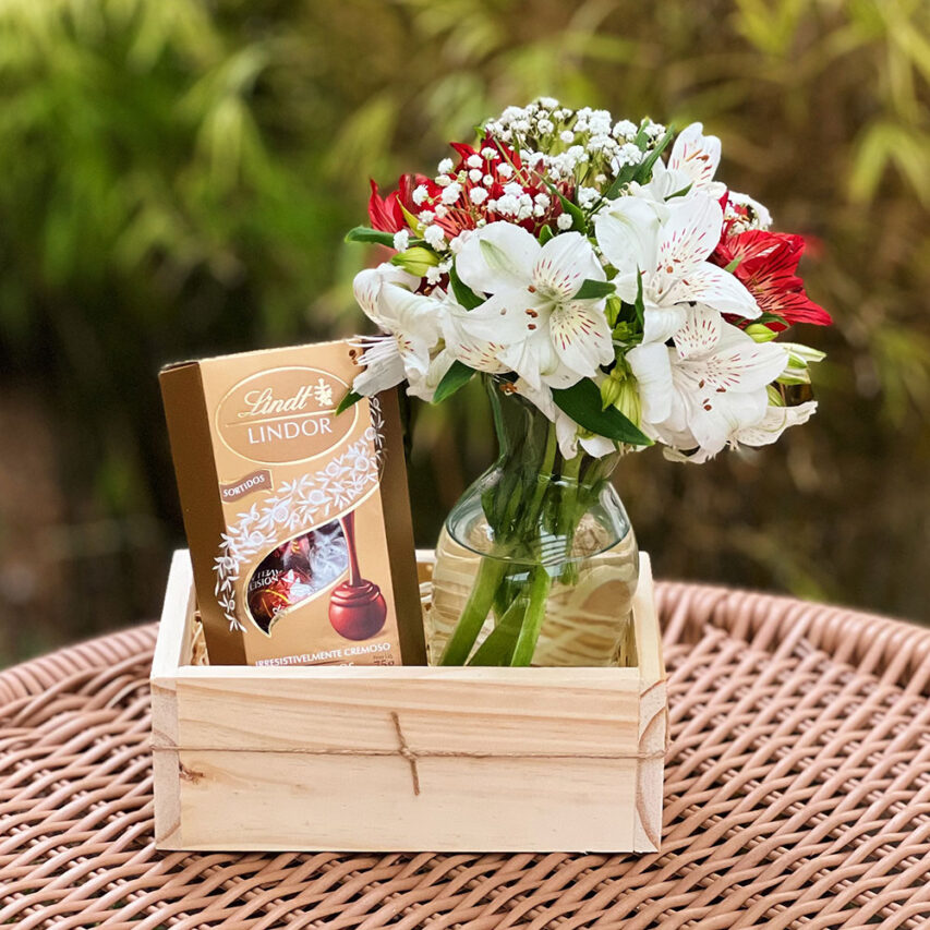 Cesta com Flores e Chocolates Lindt