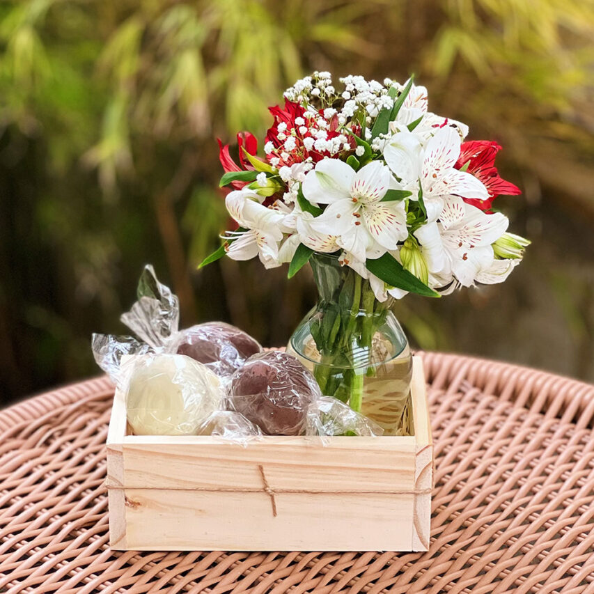 Kit com Trio de Pães de Mel e Flores