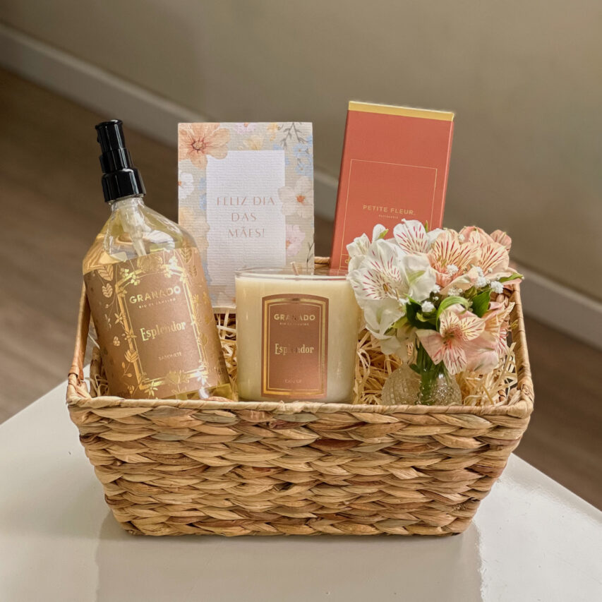 Cesta Premium com Flores Dia das Mães