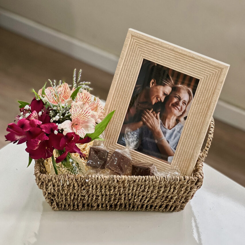 Cesta Dia das Mães com Flor, Foto e Chocolate
