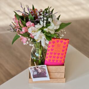 Kit com Flor e Barra de Chocolate Dia dos Namorados