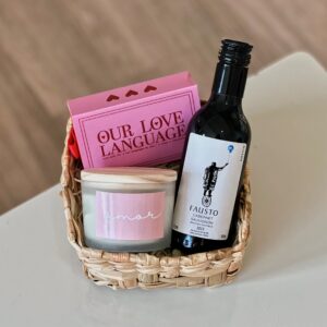 Cesta com Vinho, Vela e Chocolates Dia dos Namorados