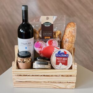 Cesta Dia dos Namorados com Vinho e Aperitivos