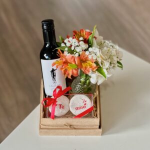 Kit Namorados com Vinho e Macarons