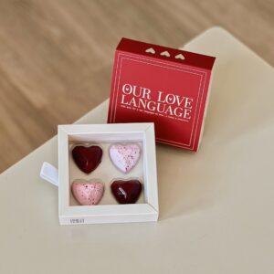 Detalhe caixa de bombons Mica Crafted Chocolates