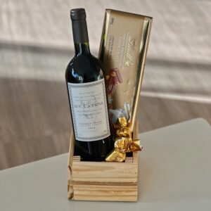Cesta Vinho e Barra Lindt