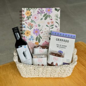 Cesta com Caderno e Vinho Dia da Mulher