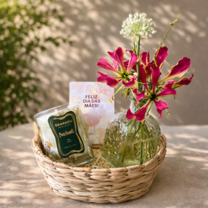 Cesta Presente Dia das Mães com Arranjo de Flores Premium e Vela Granado